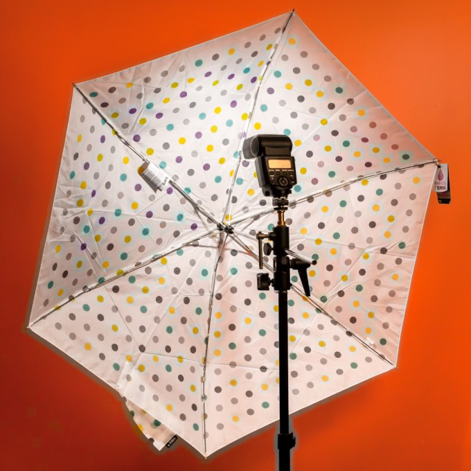 TOTES SKINNI MINI UMBRELLASmall umbrella, about nine inches when folded, works well as an emergency light diffuser.